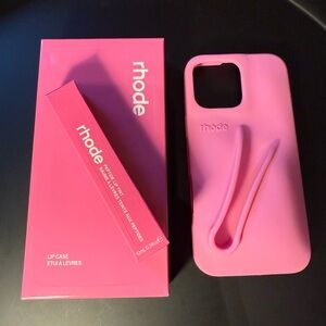 RHODE lip case and tint in the color shortcake
Fits iPhone 16 pro max